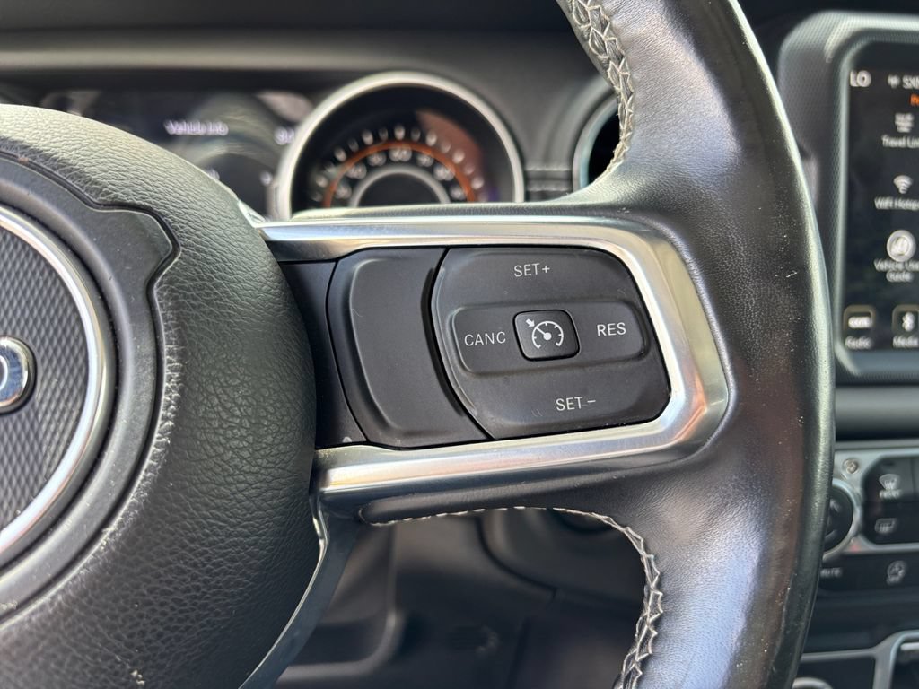 Used 2018 Jeep Wrangler Unlimited Sahara w/ Dual Top Group AWD/4WD image 27