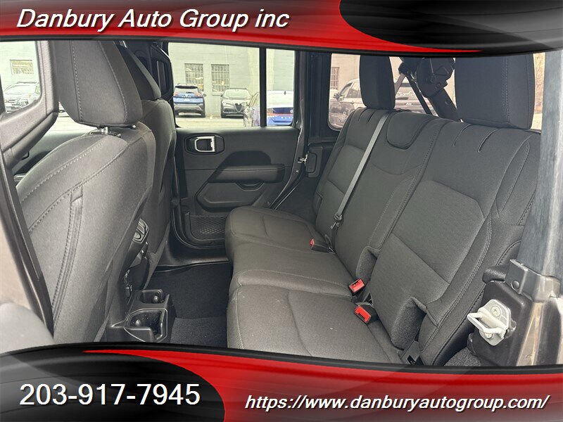 Used 2022 Jeep Wrangler Unlimited Sahara w/ Cold Weather Group AWD/4WD image 12