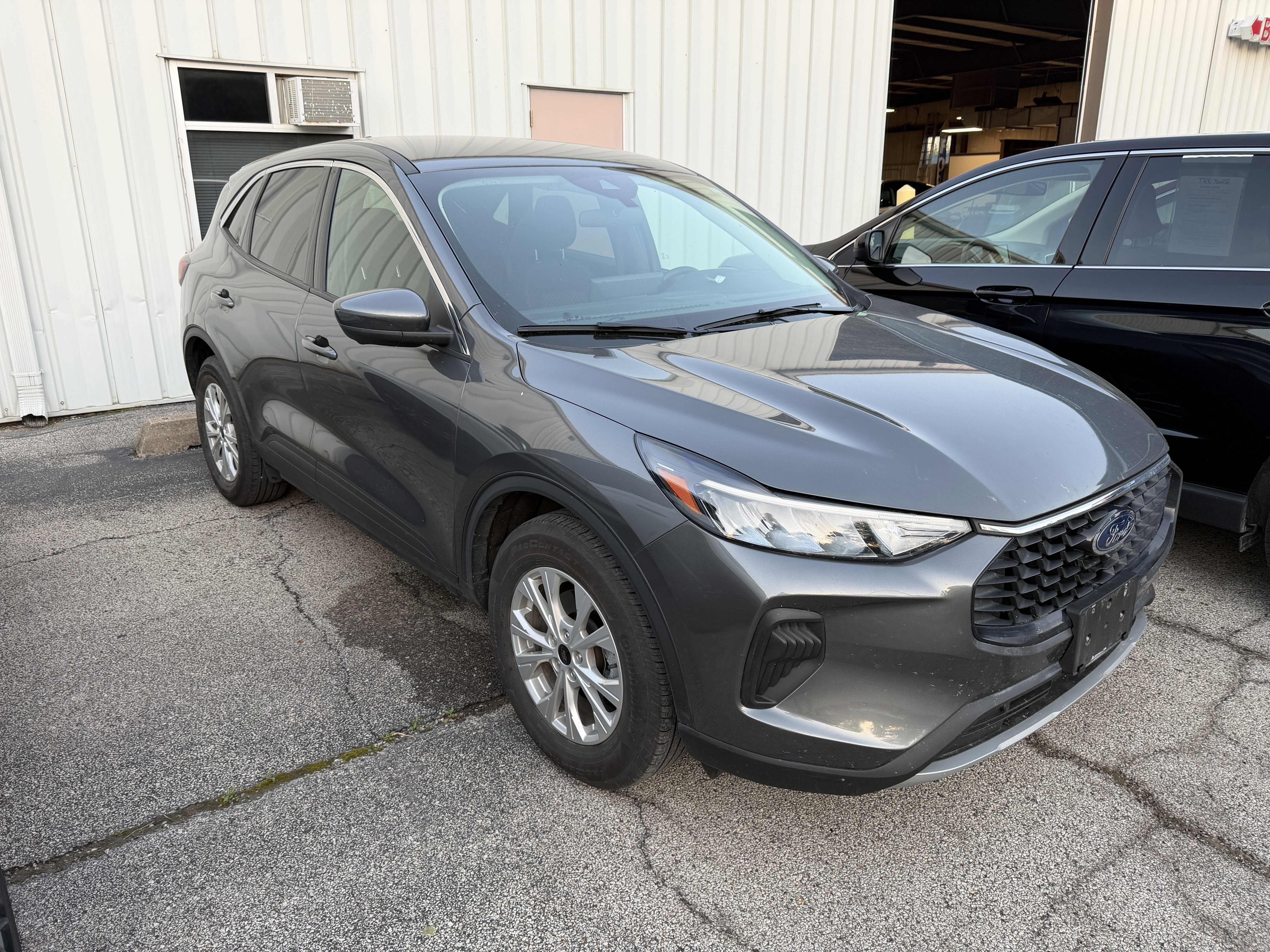 Used 2023 Ford Escape Active w/ Tech Pack #2 AWD/4WD image 2