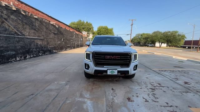 Used 2023 GMC Yukon AT4 w/ Technology Package AWD/4WD image 3