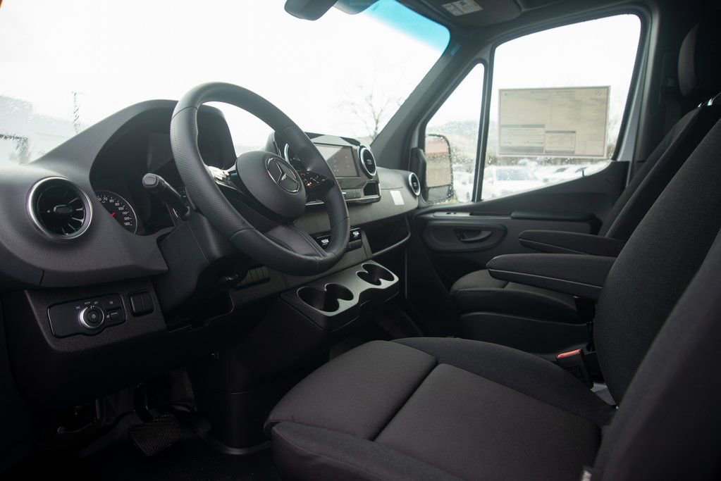 New 2025 Mercedes-Benz Sprinter 4500 image 26