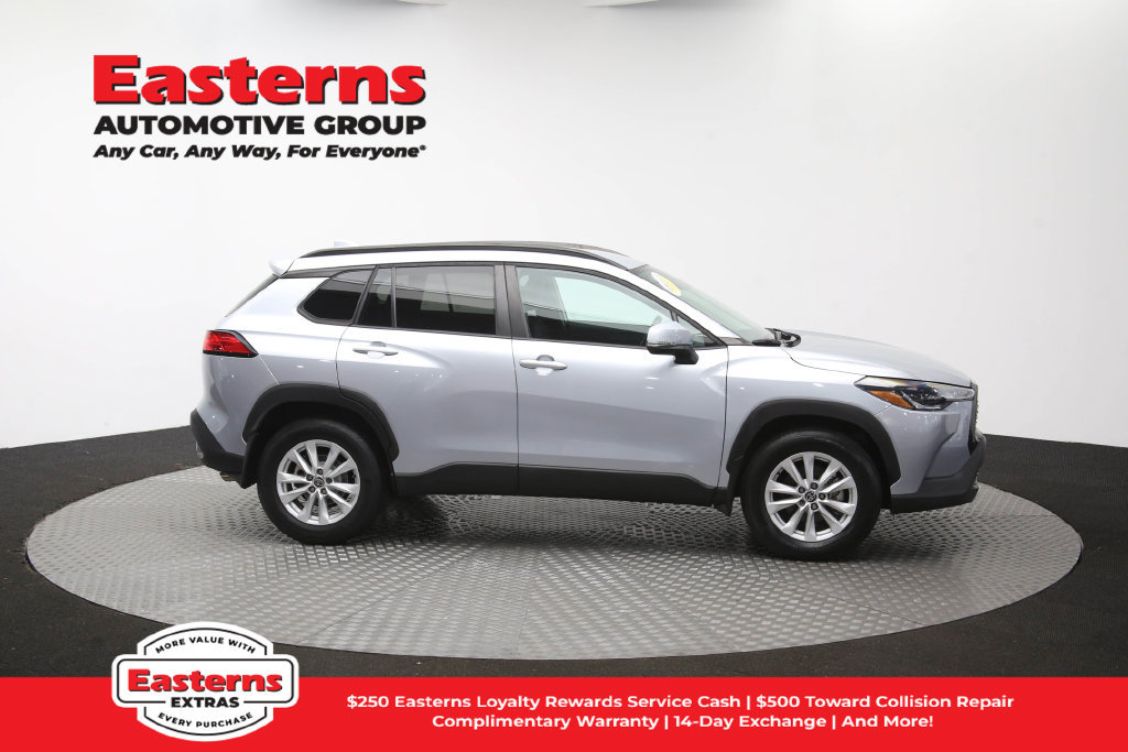 Used 2022 Toyota Corolla Cross LE AWD/4WD image 43