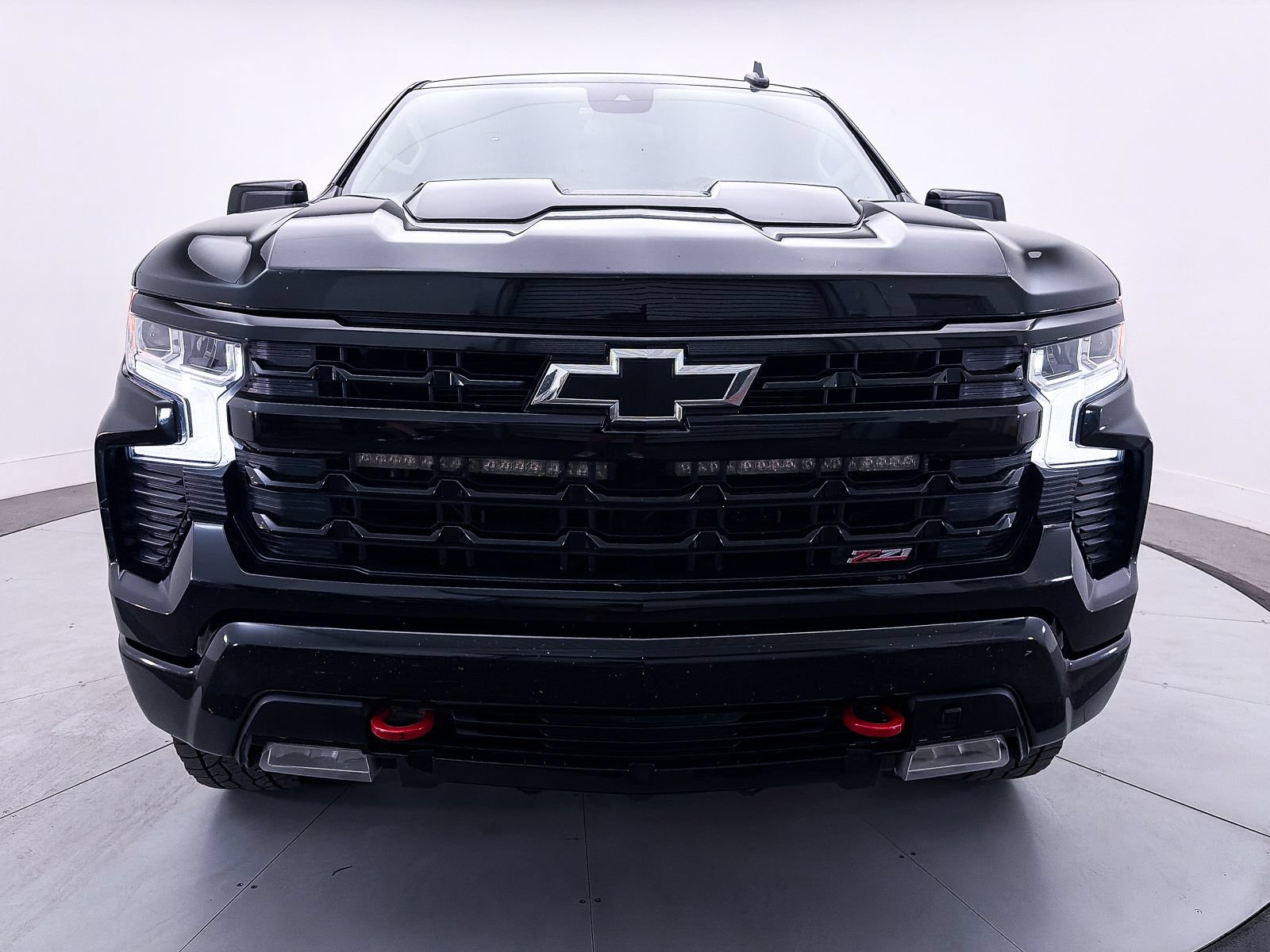 Used 2023 Chevrolet Silverado 1500 LT Trail Boss AWD/4WD image 2