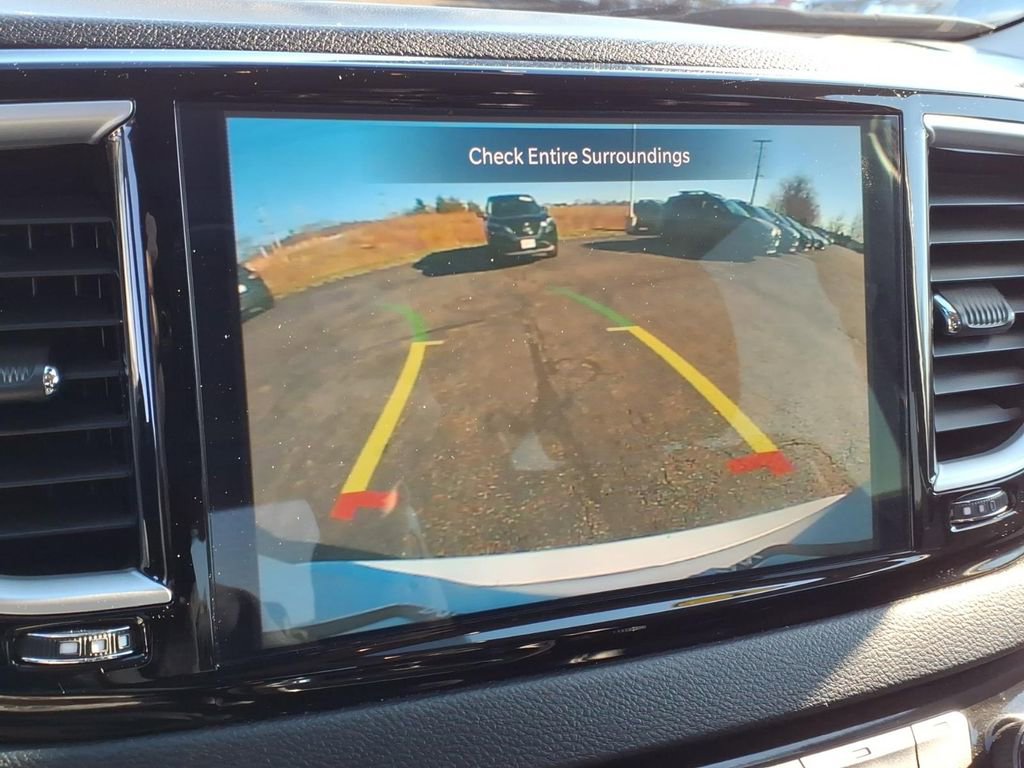 Used 2024 Chrysler Pacifica Touring-L image 24
