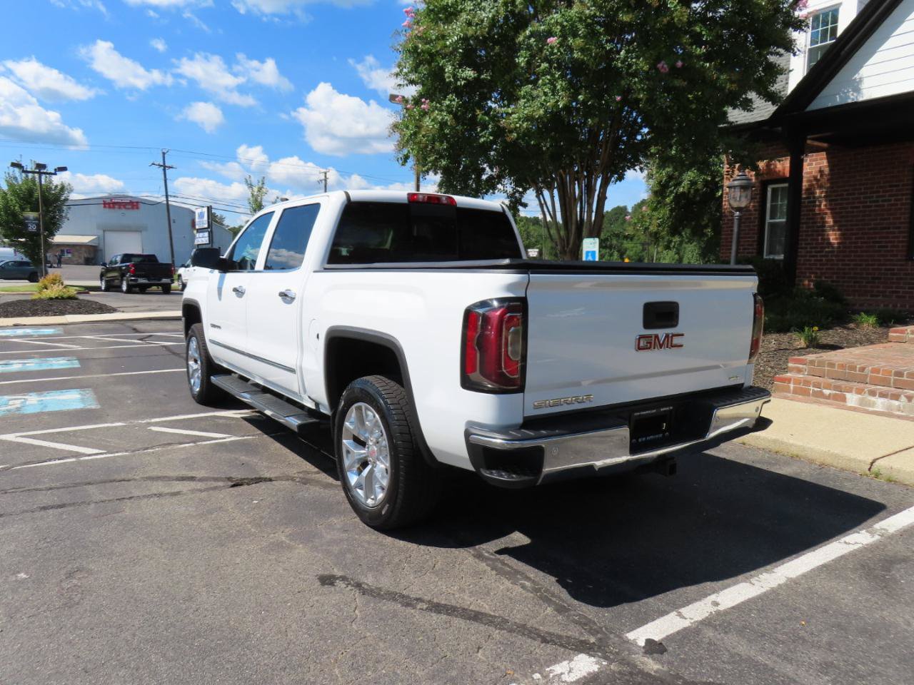 Used 2017 GMC Sierra 1500 SLT w/ SLT Premium Package AWD/4WD image 6
