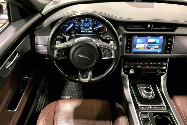Used 2018 Jaguar XF R-Sport image 5