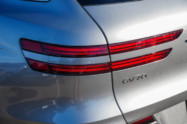 Used 2023 Genesis Electrified GV70 AWD/4WD image 13