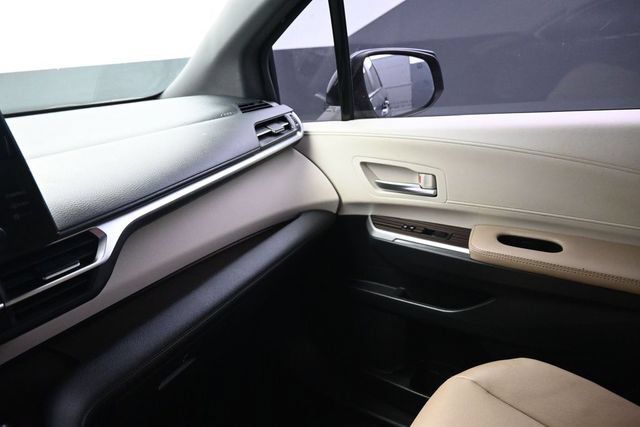 Used 2023 Toyota Sienna XLE FWD image 10