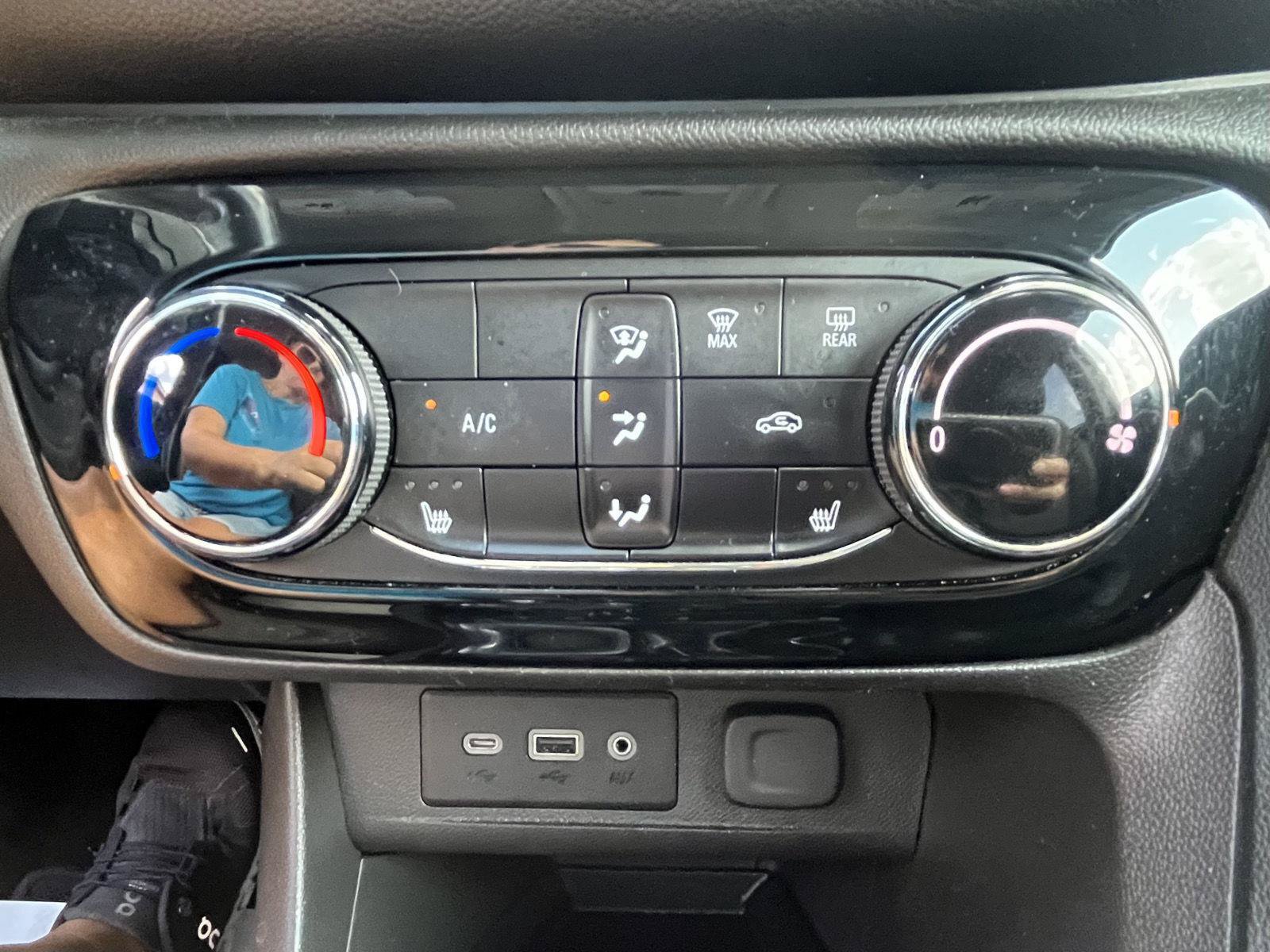 Used 2020 Buick Encore GX Preferred w/ Cold Weather Comfort Package AWD/4WD image 12