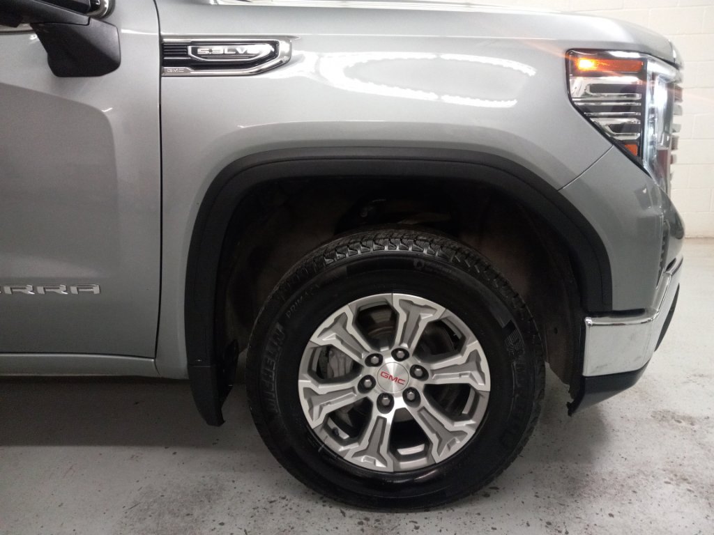 Used 2025 GMC Sierra 1500 SLT image 3