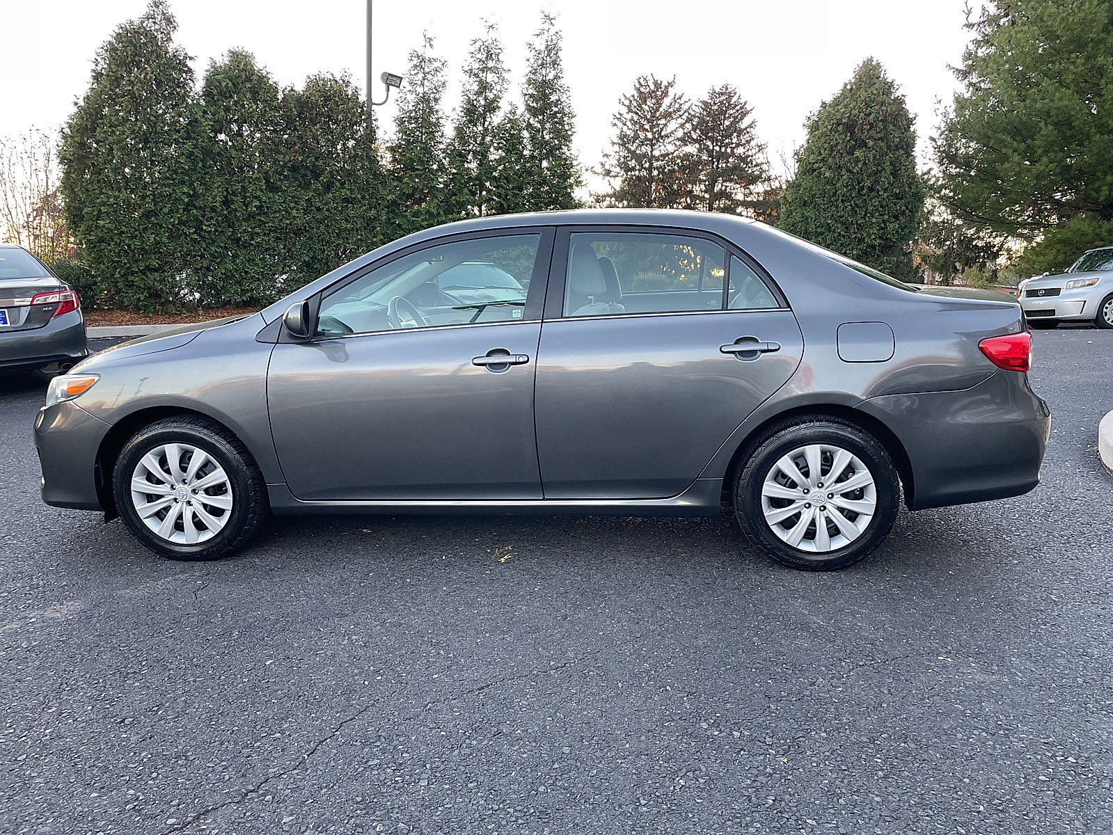 Used 2013 Toyota Corolla LE image 9