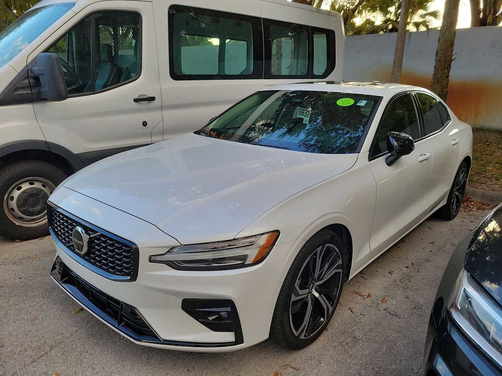 Used 2023 Volvo S60 B5 Ultimate image 4