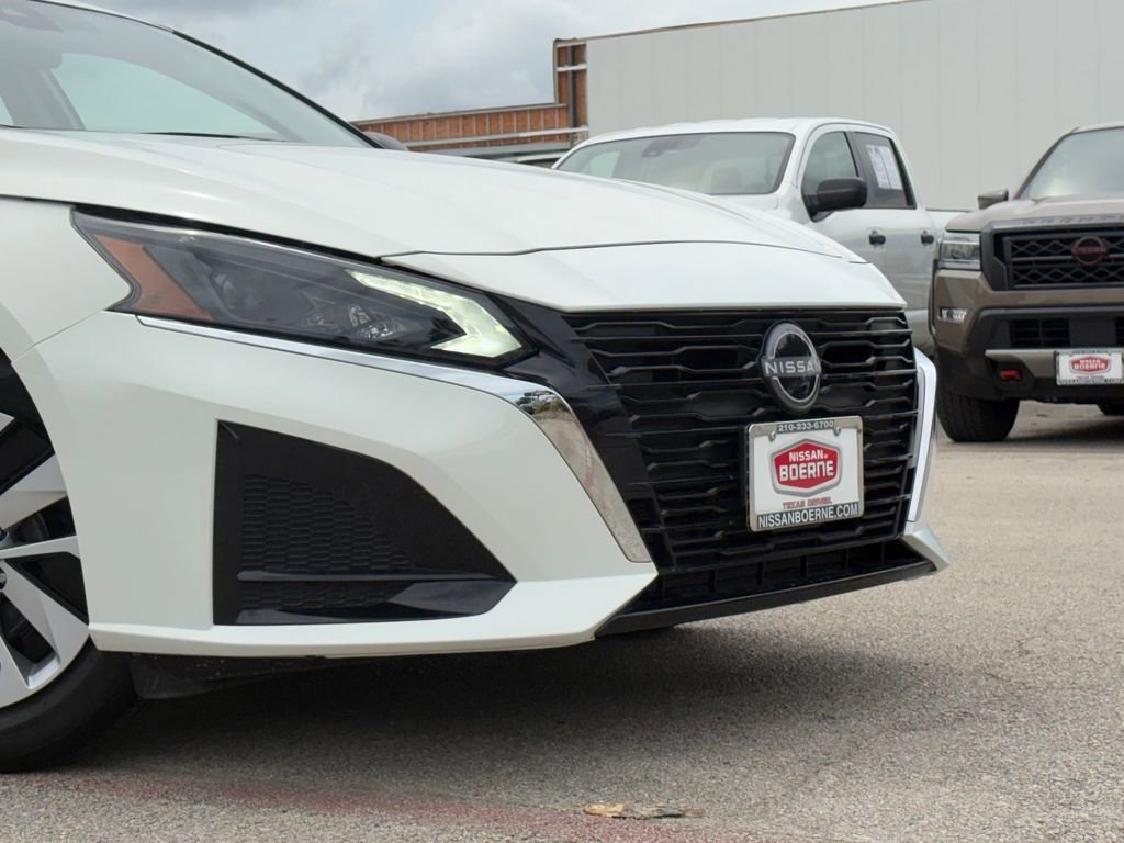 Used 2025 Nissan Altima 2.5 S FWD image 3