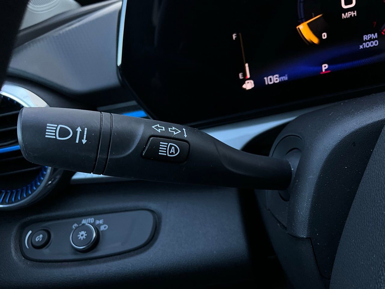 Used 2025 Chevrolet Trax LT image 34