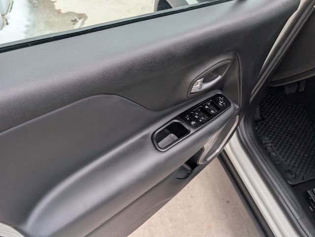 Used 2022 Jeep Renegade Latitude w/ Convenience Group image 10