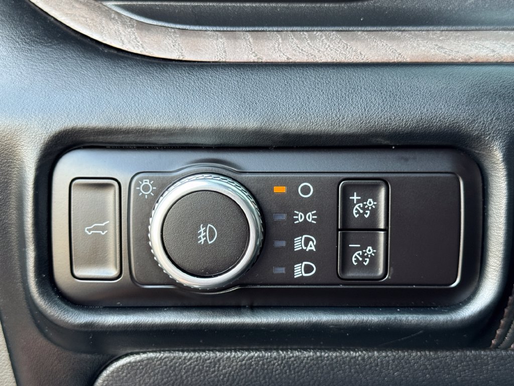 Used 2023 Ford Explorer Platinum w/ Technology Package AWD/4WD image 19