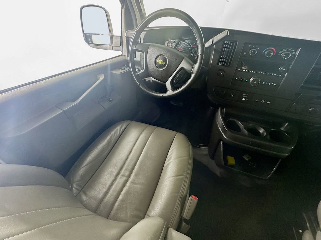 Used 2022 Chevrolet Express 2500 Extended image 9