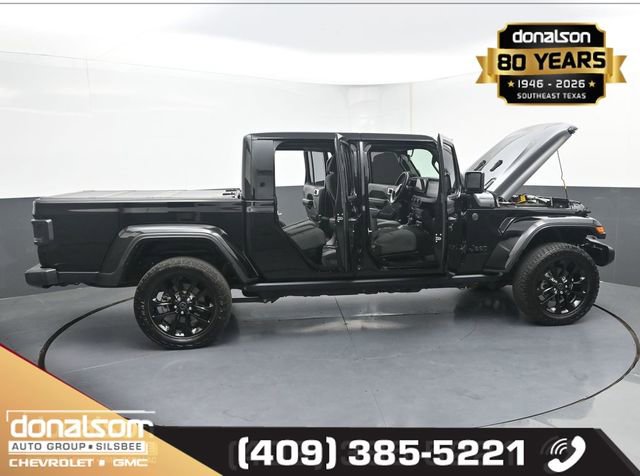 Used 2025 Jeep Gladiator Overland AWD/4WD image 21