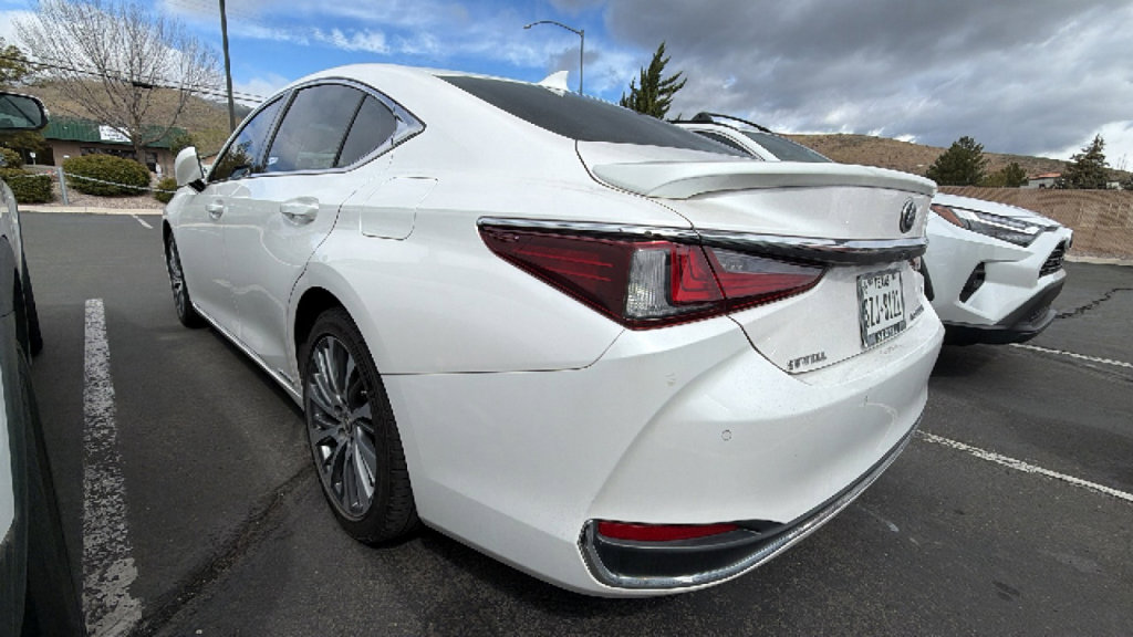 Used 2020 Lexus ES 300h w/ Premium Package FWD image 3