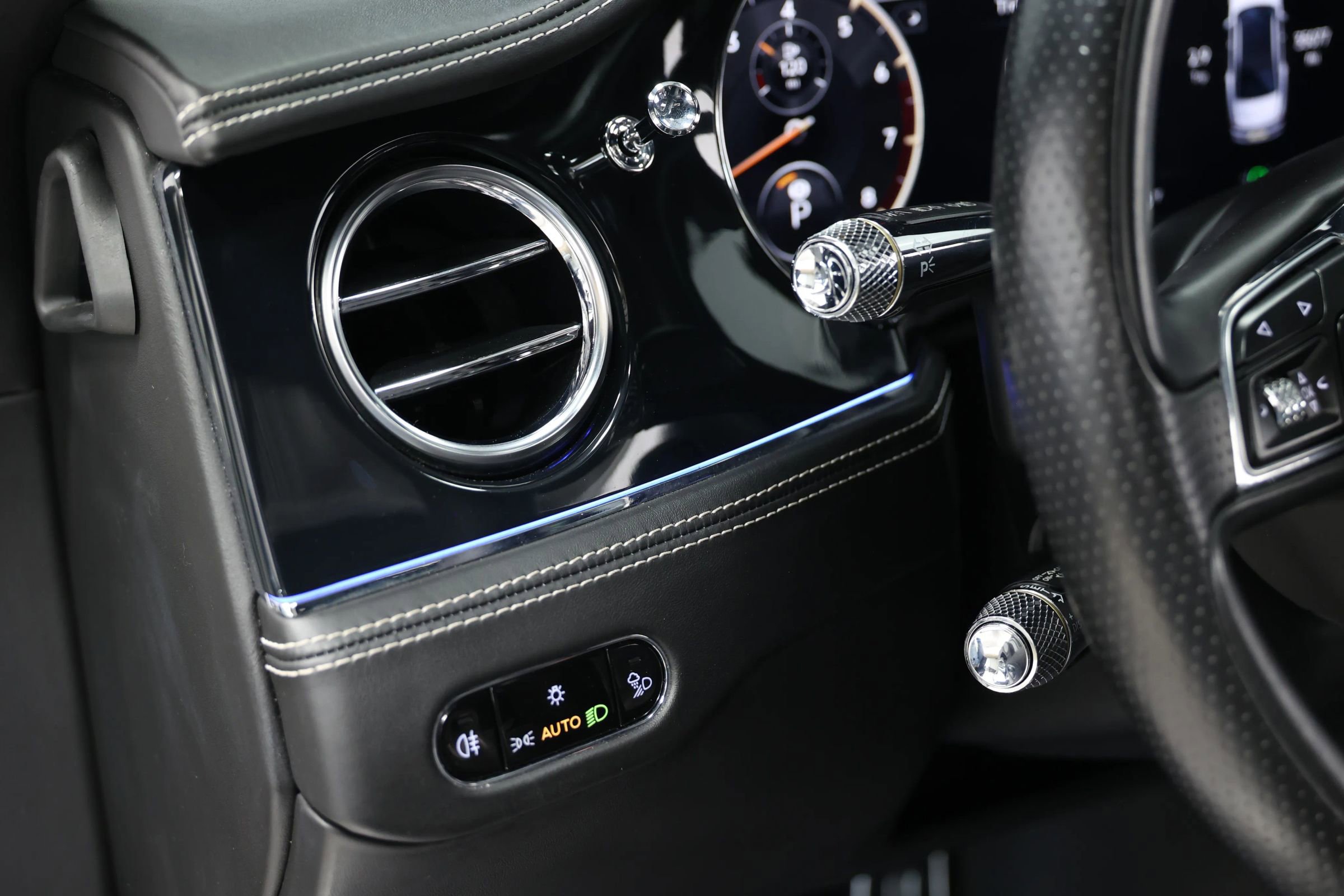 Used 2020 Bentley Flying Spur W12 image 25