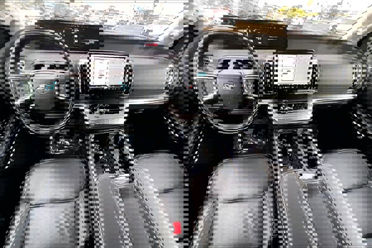 Used 2025 Ford Expedition Max Platinum image 11