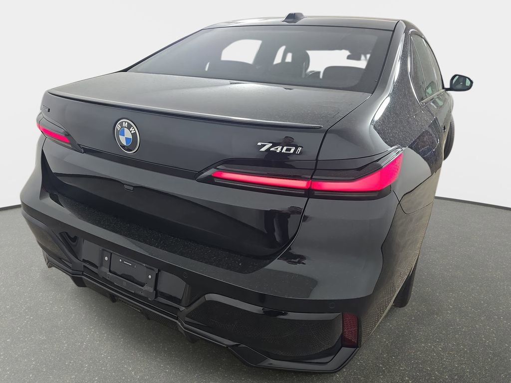 Used 2025 BMW 740i xDrive AWD/4WD image 39