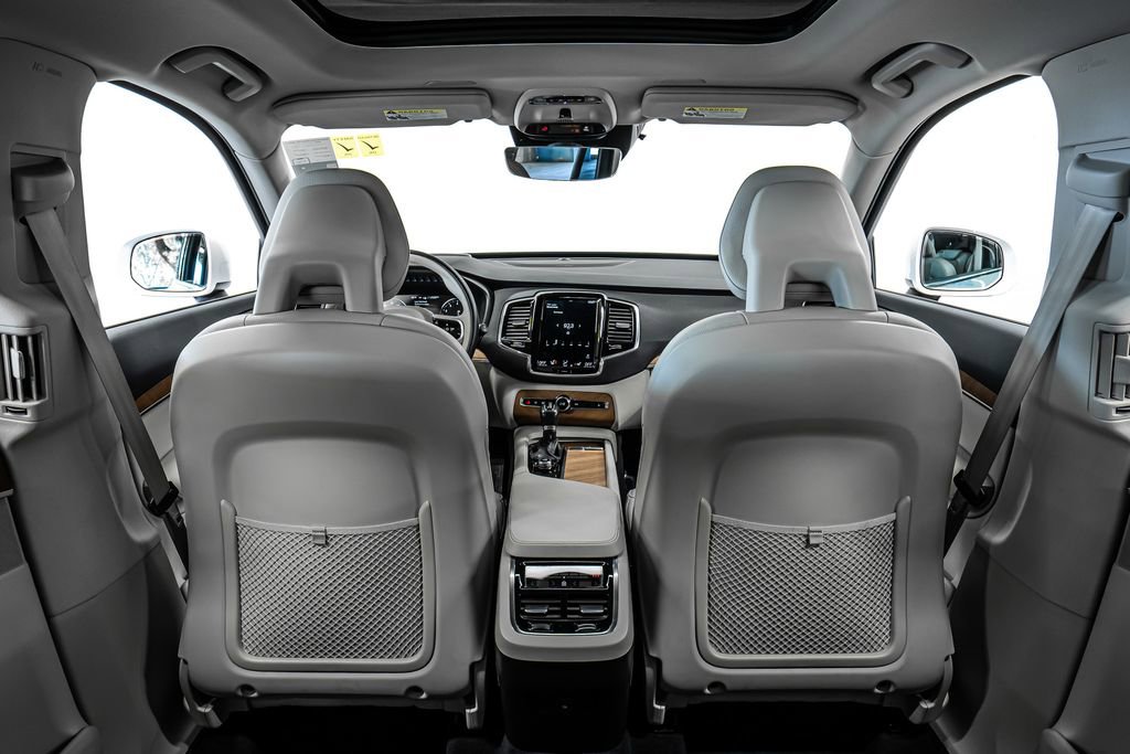 Used 2022 Volvo XC90 T6 Momentum w/ Advanced Package image 11