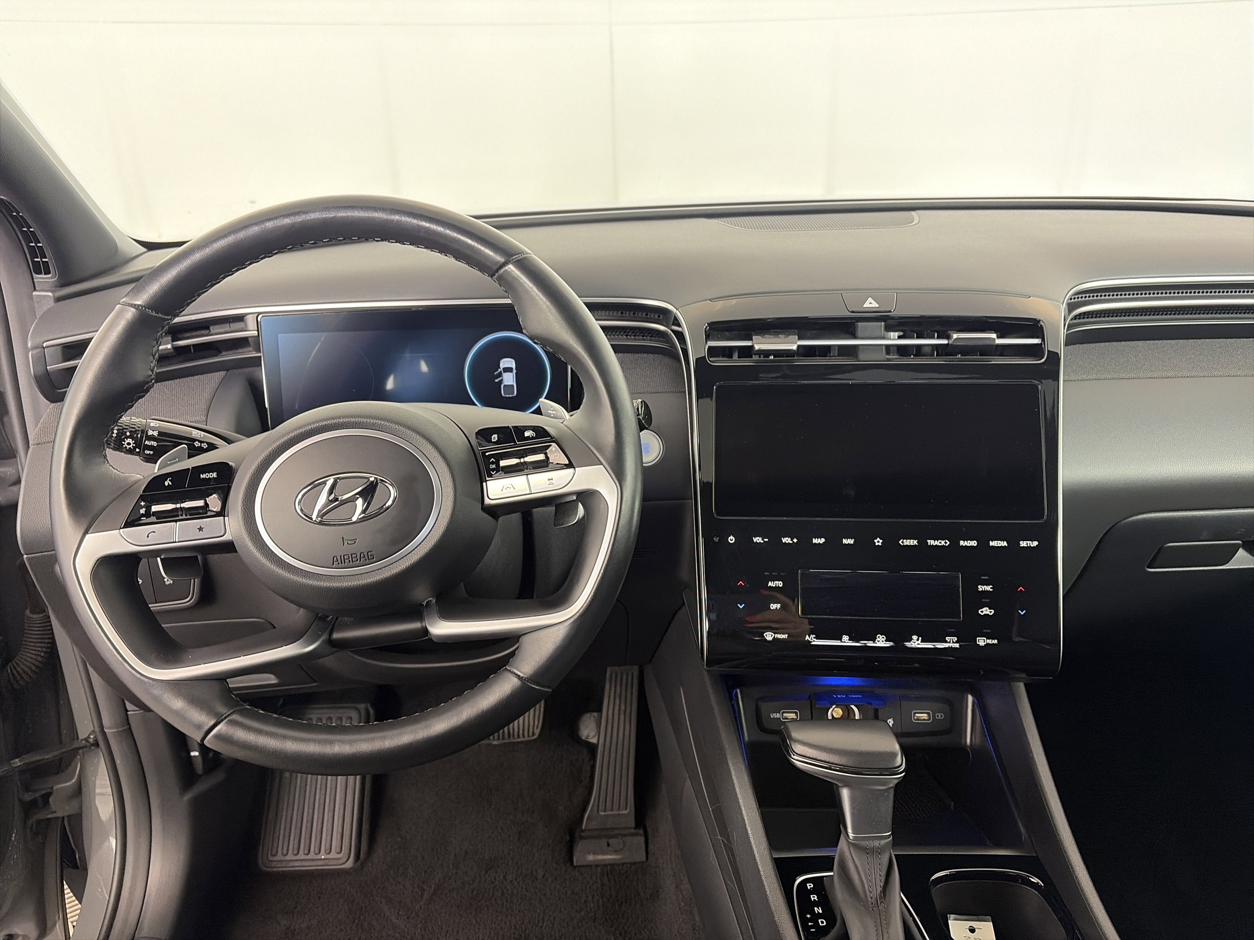 Used 2024 Hyundai Santa Cruz Limited image 3