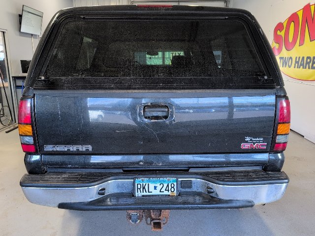 Used 2005 GMC Sierra 2500 SLT w/ Heavy-Duty Power Package AWD/4WD image 3