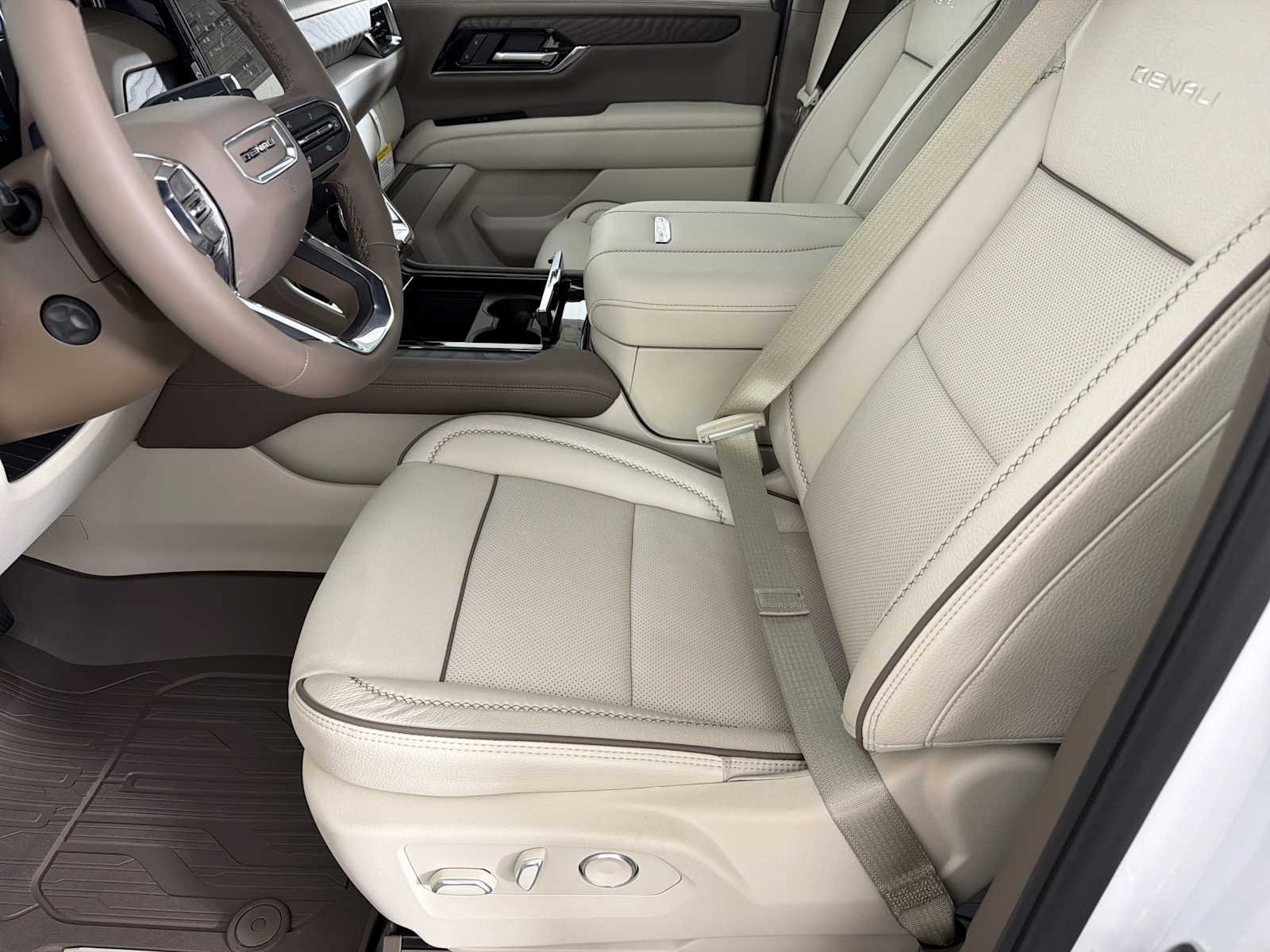 New 2026 GMC Yukon XL Denali w/ Denali Reserve Package AWD/4WD image 8