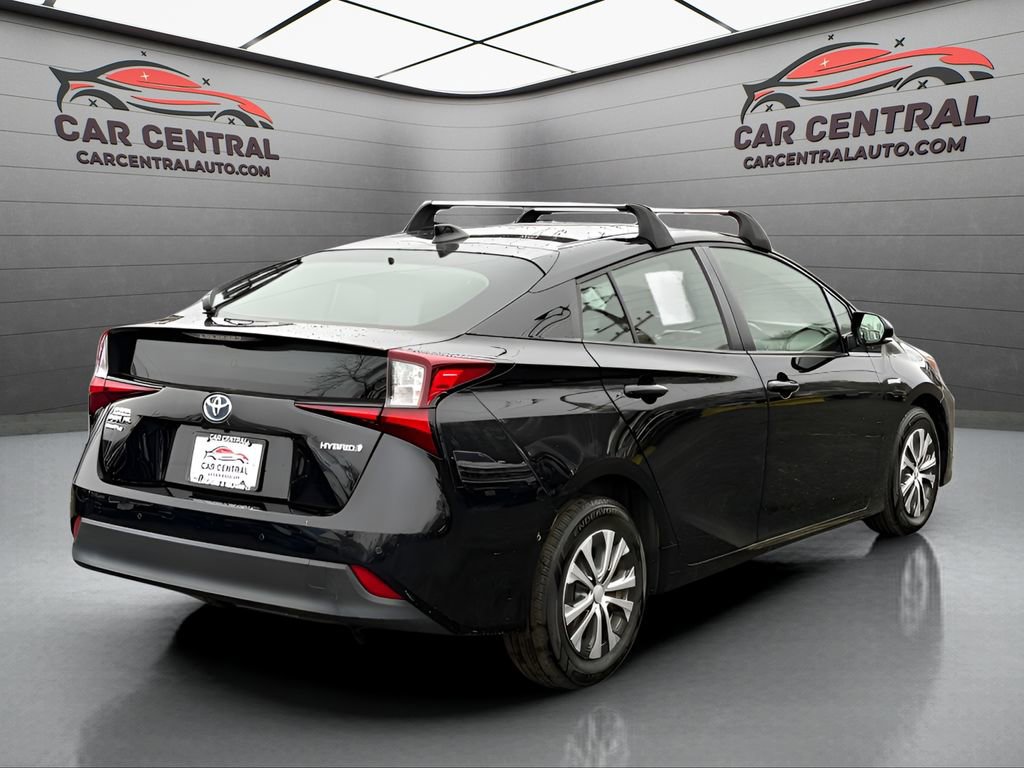 Used 2020 Toyota Prius LE image 6