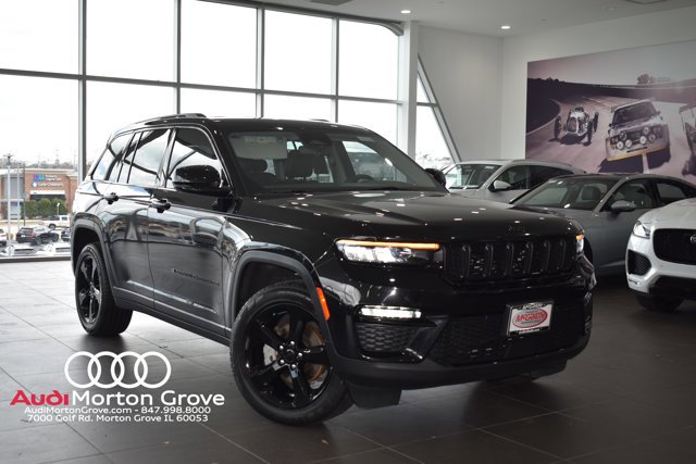 Used 2023 Jeep Grand Cherokee Limited w/ Black Appearance Package AWD/4WD image 1