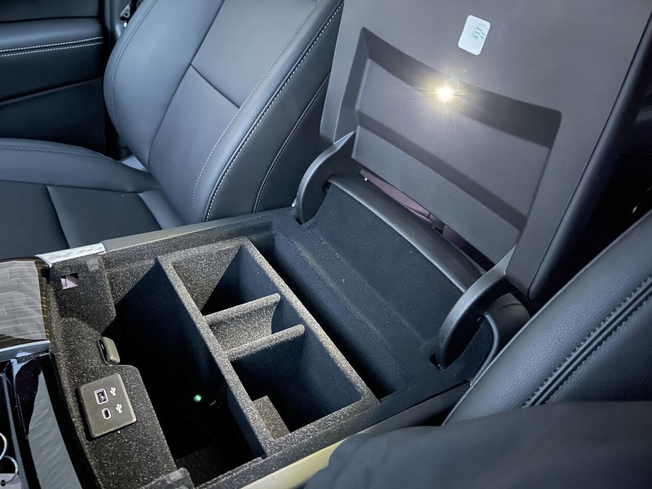 Used 2025 Cadillac Escalade Luxury image 23