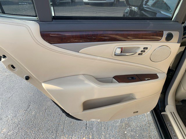 Used 2014 Lexus LS 460 w/ Ultra Luxury Package RWD image 13