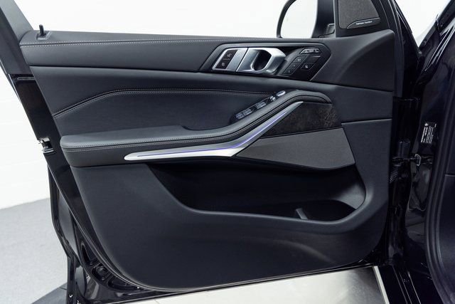 Certified 2024 BMW X7 xDrive40i image 11