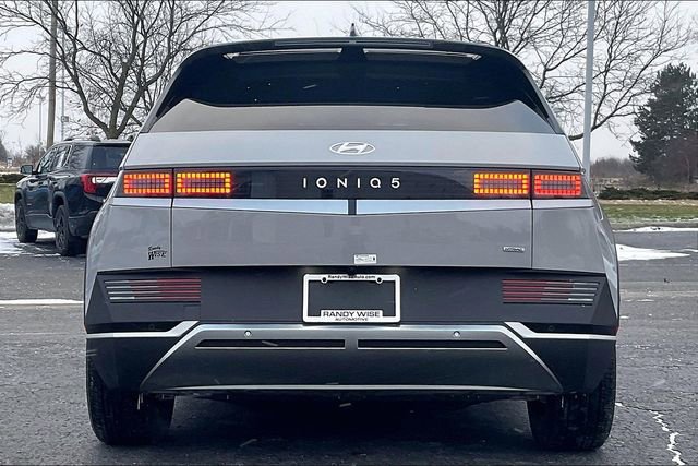 Certified 2024 Hyundai Ioniq 5 SE image 5