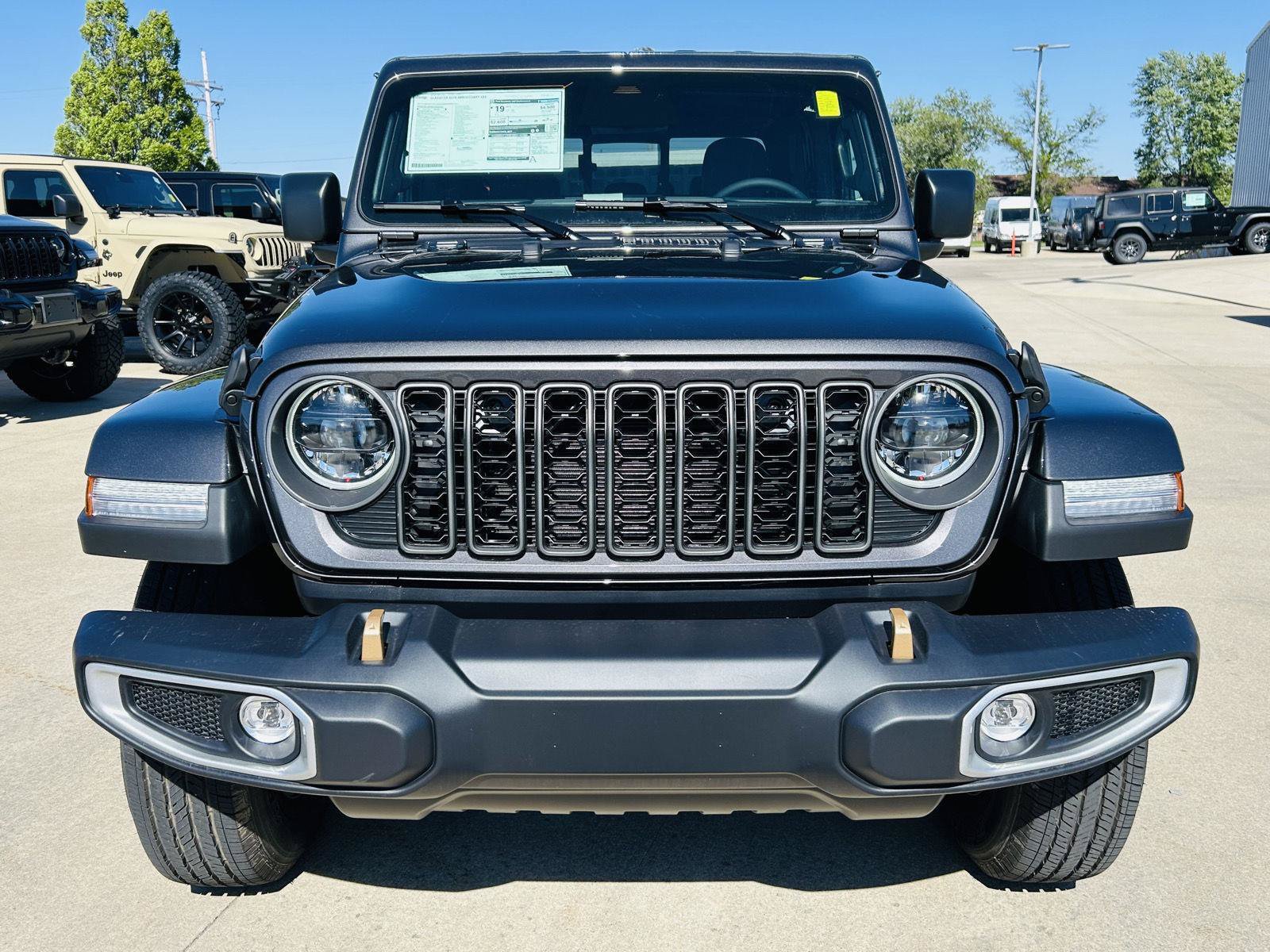 New 2026 Jeep Gladiator Sport AWD/4WD image 32