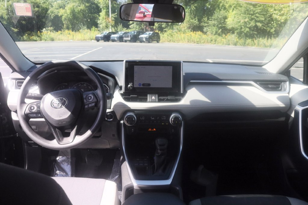 Used 2025 Toyota RAV4 XLE AWD/4WD image 11