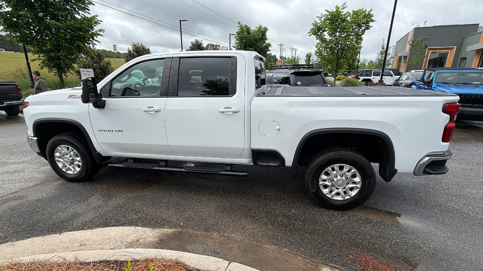 Used 2024 Chevrolet Silverado 2500 LT AWD/4WD image 11