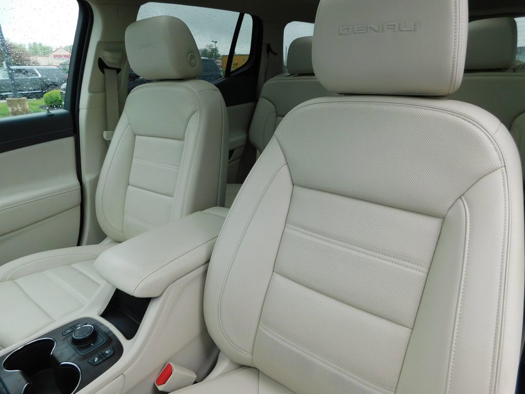 Used 2023 GMC Acadia Denali w/ Denali Technology Package AWD/4WD image 16