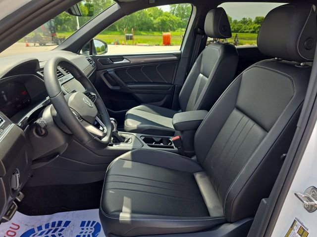 Used 2023 Volkswagen Tiguan SE R-Line FWD image 18