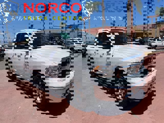 Used 2017 RAM 1500 Classic SLT image 2