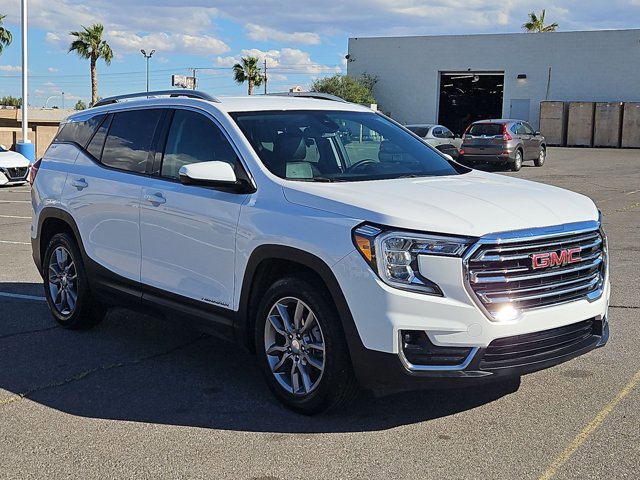 Used 2024 GMC Terrain SLT image 3