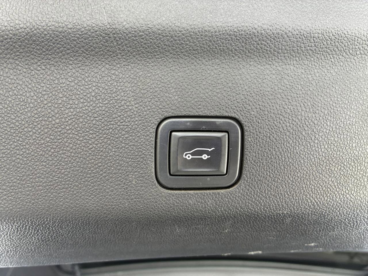 Used 2021 Chevrolet Tahoe Z71 image 32