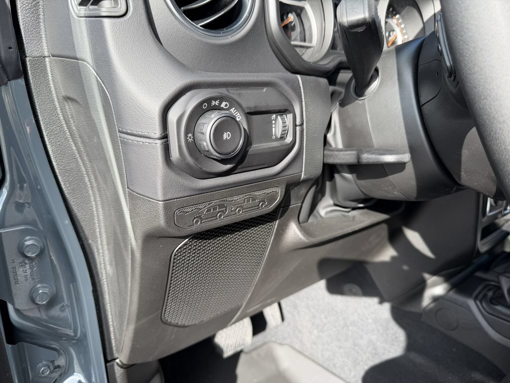 New 2026 Jeep Wrangler Unlimited Sahara AWD/4WD image 17
