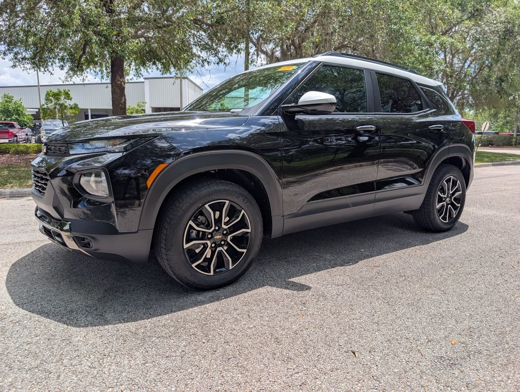 Used 2023 Chevrolet TrailBlazer ACTIV w/ Convenience Package FWD image 3