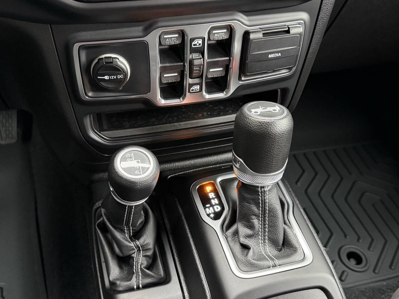 Used 2019 Jeep Wrangler Unlimited Sahara image 29