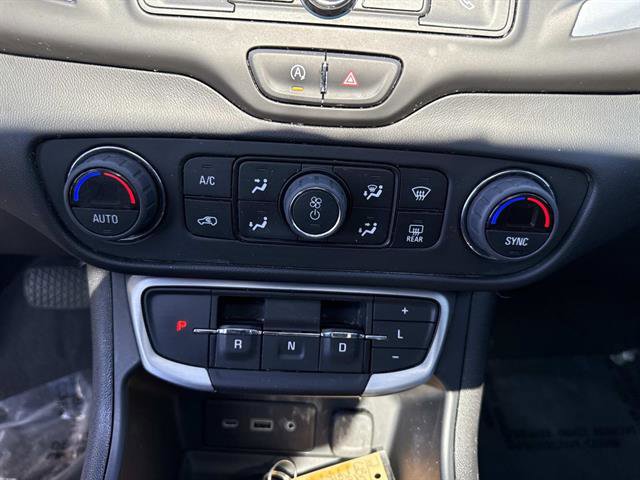 Used 2023 GMC Terrain SLE w/ Driver Convenience Package image 24