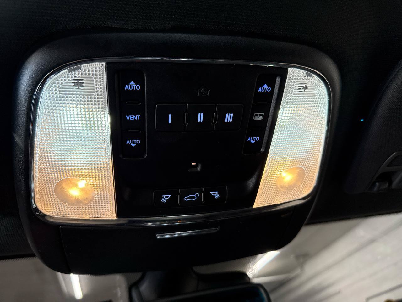 Used 2018 Jeep Grand Cherokee Trailhawk w/ Trailhawk Luxury Group AWD/4WD image 30