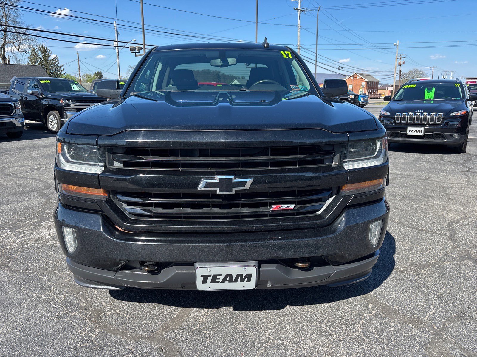 Used 2017 Chevrolet Silverado 1500 LT w/ Midnight Edition image 2